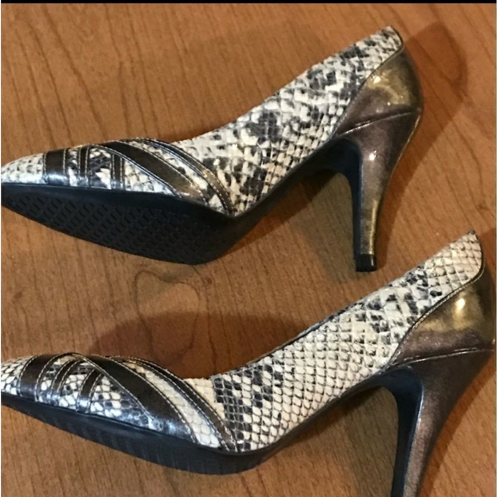 Great Condition Apt 9 Faux Snakeskin Heels Sz 6M - Picture 3 of 12